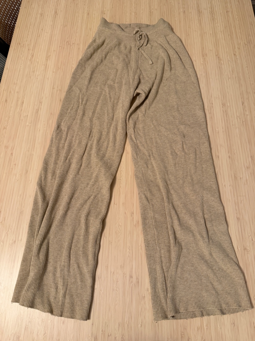 Uniqlo women’s Ribbed Knit Pants in Light Brown